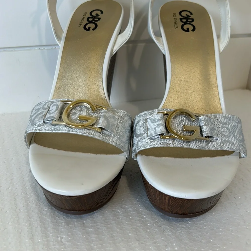 GBG Los Angeles Selah White Logo Platform Block Heel Sandals Size 9 NWOT